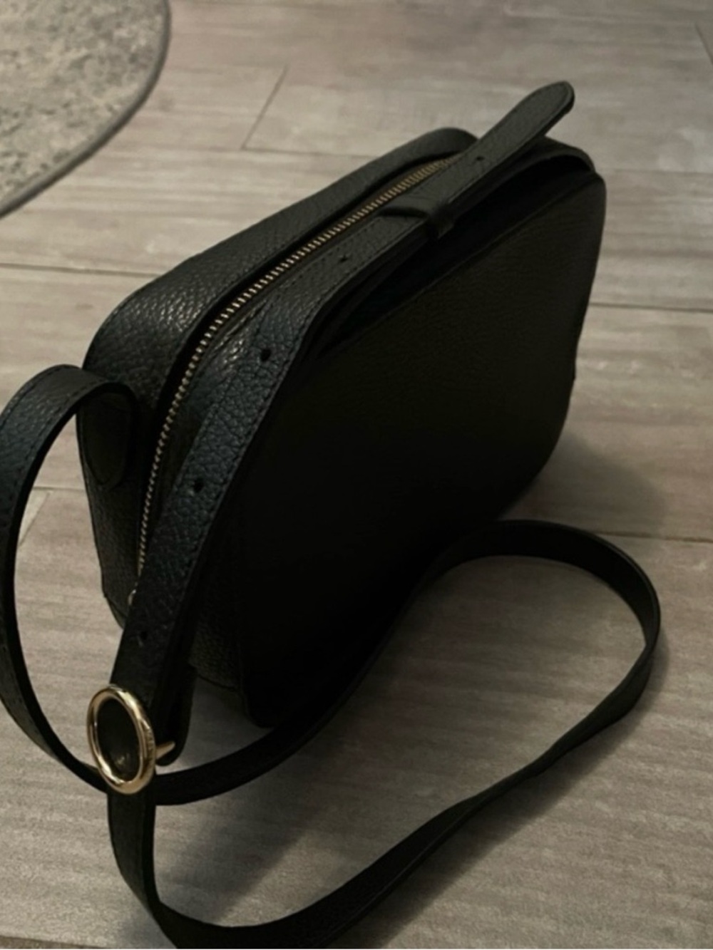 Cuyana Black Leather Crossbody Bag with Gold Accent

Leather Camera Bag style